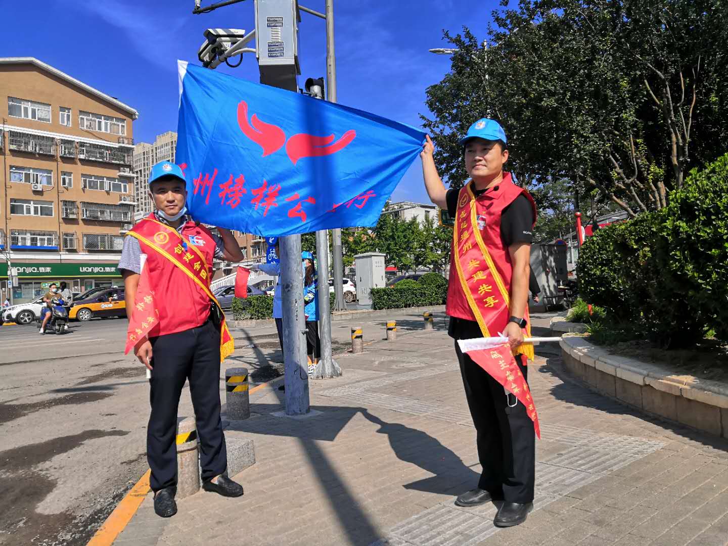 <strong>大逼逼桶大鸡巴美女</strong>